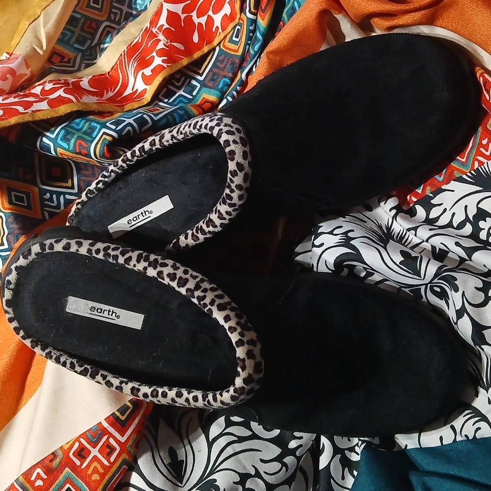 Earth Women's Black Suede Slip-On Shoes with Leopard Trim